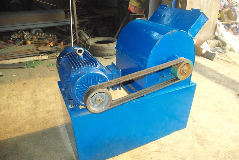 粉餅機(jī)，碎餅機(jī)，大餅打碎機(jī)，花生茶籽大豆餅粉碎機(jī)